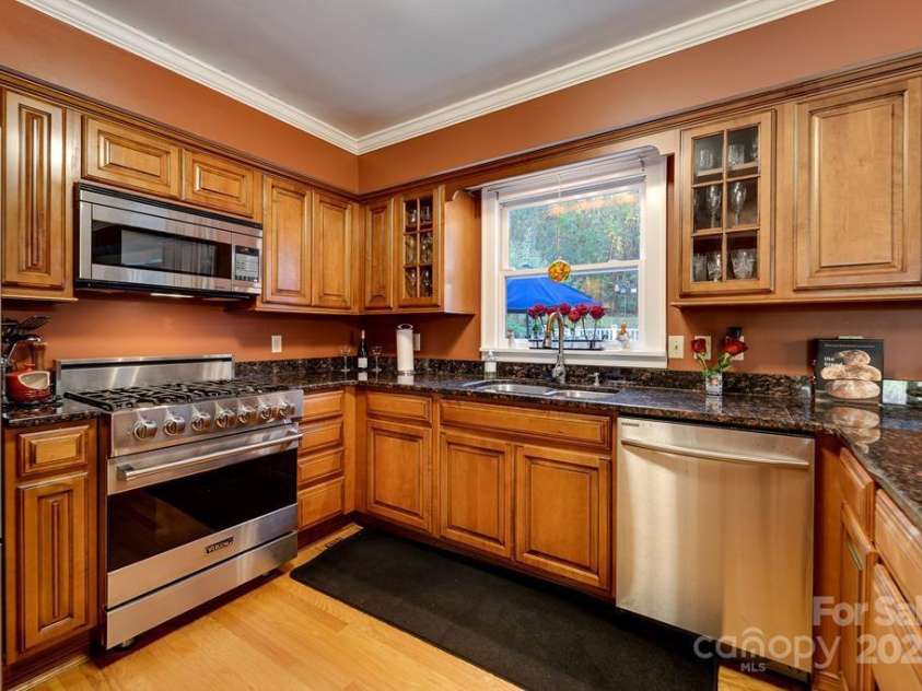 180 Paw Paw Cove, Sylva, NC 28779.  MLS# CAR4321416, YatesRealty ID 4484. 