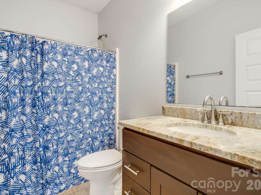 35 Emmett Lane, Asheville, NC 28806.  MLS# CAR4348992, YatesRealty ID 44840. Hallway Full Bathroom.