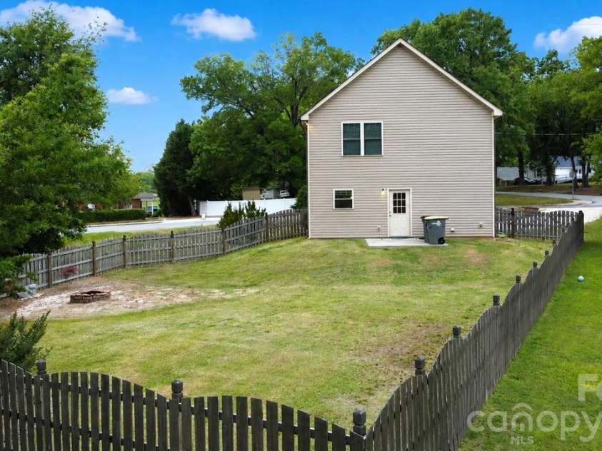 212 Old Centergrove Road, Kannapolis, NC 28083.  MLS# CAR4411907, YatesRealty ID 44845. 