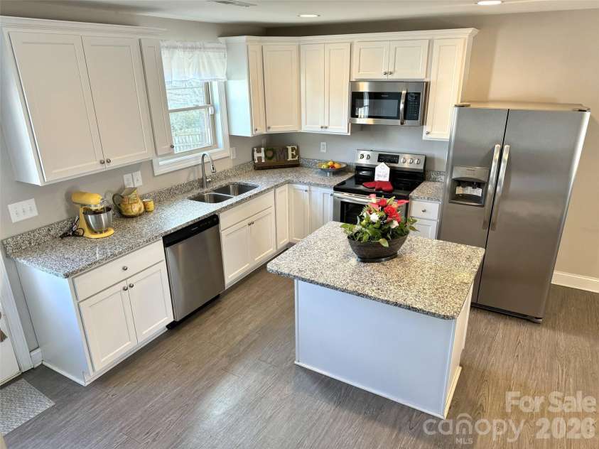 212 Old Centergrove Road, Kannapolis, NC 28083.  MLS# CAR4411907, YatesRealty ID 44845. 