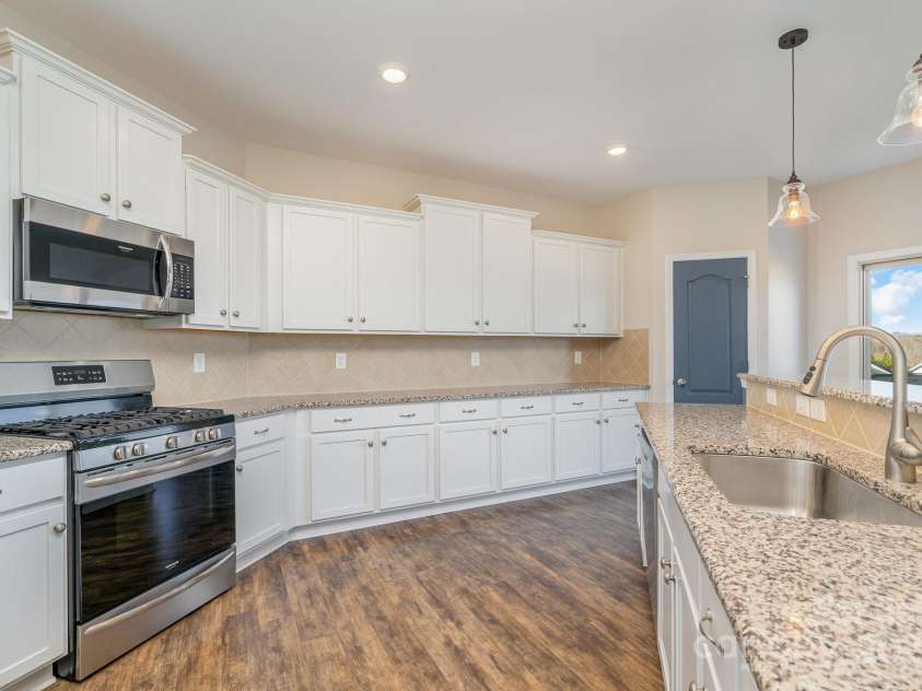 1878 Sapphire Meadow Drive, Fort Mill, SC 29715.  MLS# CAR4209802, YatesRealty ID 4485. Large open kitchen