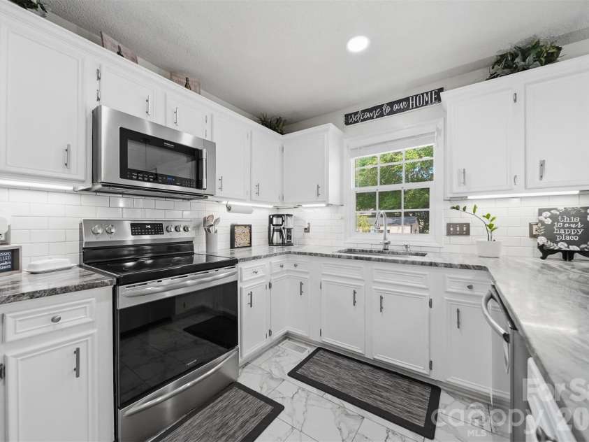 927 Victoria Avenue, Kannapolis, NC 28081.  MLS# CAR4400959, YatesRealty ID 44851. 