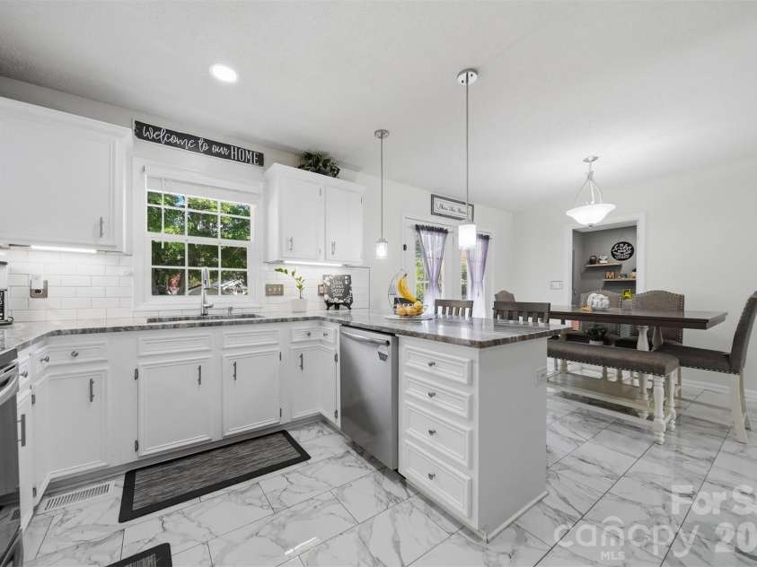 927 Victoria Avenue, Kannapolis, NC 28081.  MLS# CAR4400959, YatesRealty ID 44851. 