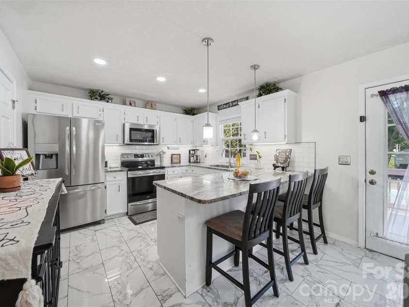 927 Victoria Avenue, Kannapolis, NC 28081.  MLS# CAR4400959, YatesRealty ID 44851. 