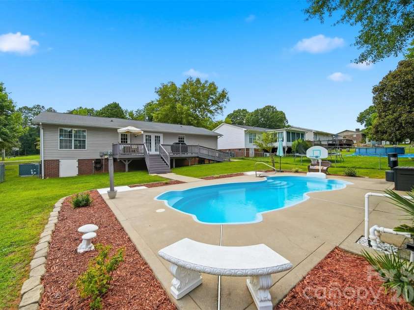 927 Victoria Avenue, Kannapolis, NC 28081.  MLS# CAR4400959, YatesRealty ID 44851. 