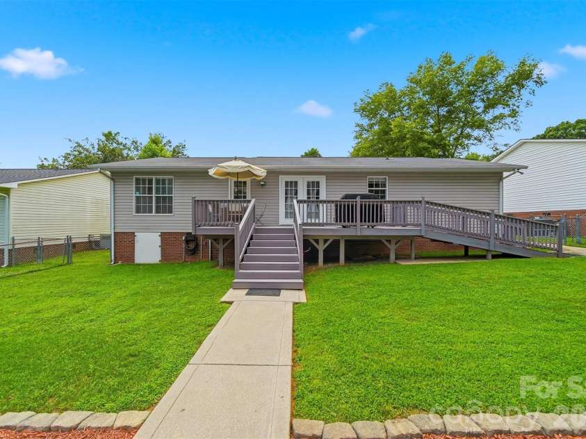 927 Victoria Avenue, Kannapolis, NC 28081.  MLS# CAR4400959, YatesRealty ID 44851. 