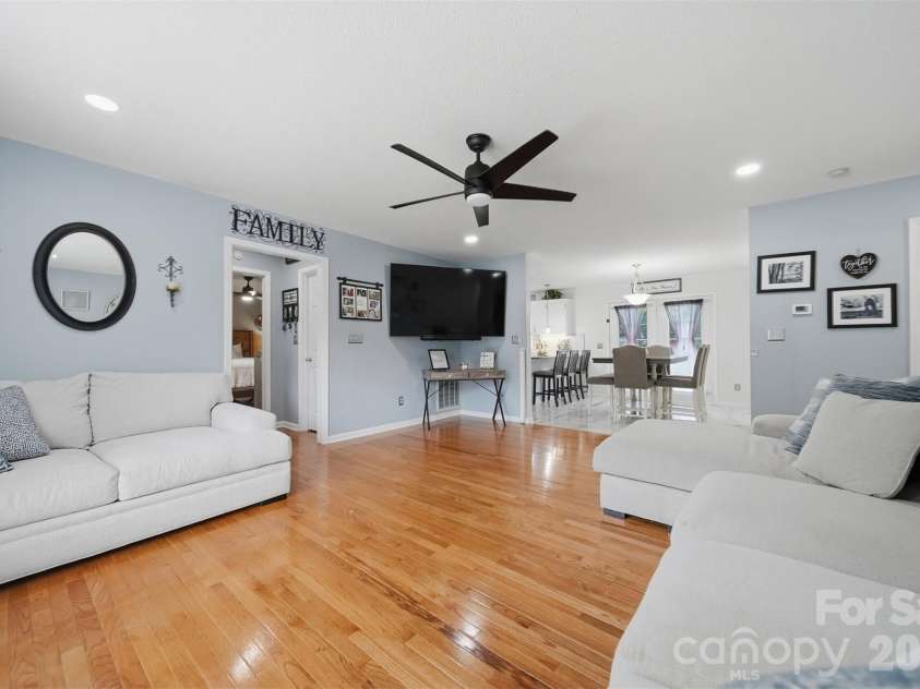 927 Victoria Avenue, Kannapolis, NC 28081.  MLS# CAR4400959, YatesRealty ID 44851. 