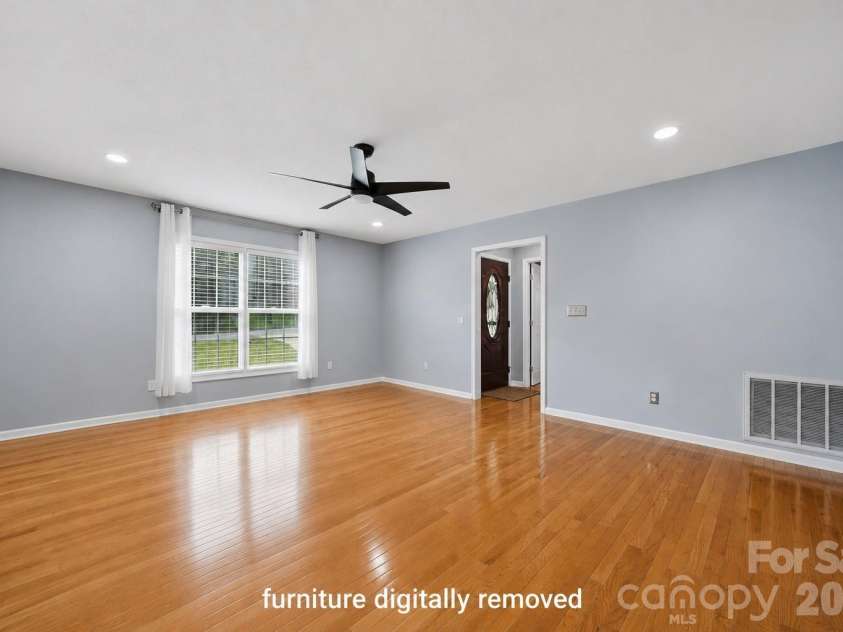 927 Victoria Avenue, Kannapolis, NC 28081.  MLS# CAR4400959, YatesRealty ID 44851. 