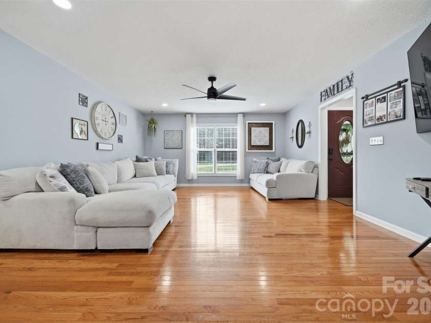 927 Victoria Avenue, Kannapolis, NC 28081.  MLS# CAR4400959, YatesRealty ID 44851. 