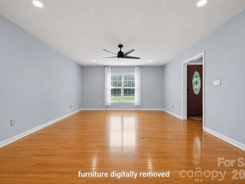 927 Victoria Avenue, Kannapolis, NC 28081.  MLS# CAR4400959, YatesRealty ID 44851. 