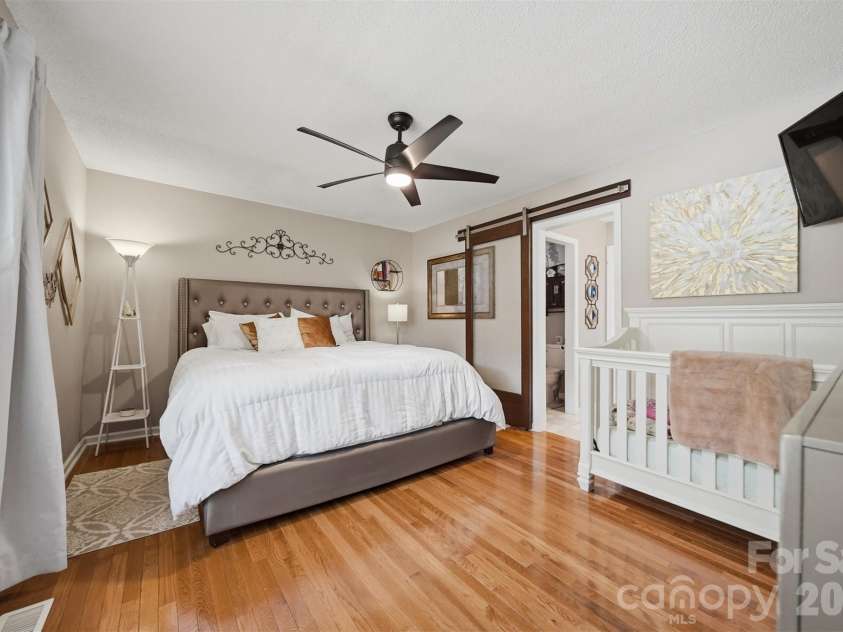 927 Victoria Avenue, Kannapolis, NC 28081.  MLS# CAR4400959, YatesRealty ID 44851. 