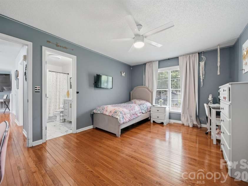 927 Victoria Avenue, Kannapolis, NC 28081.  MLS# CAR4400959, YatesRealty ID 44851. 