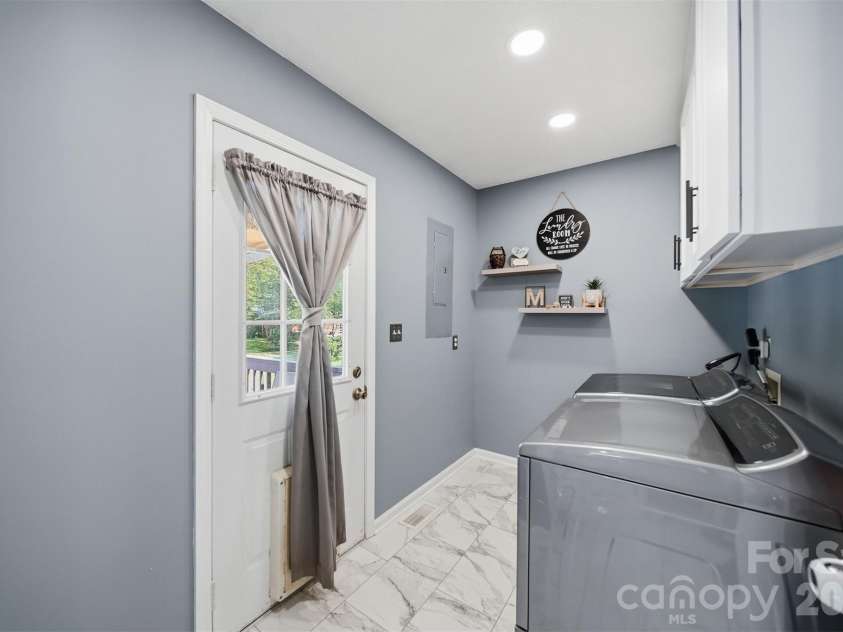 927 Victoria Avenue, Kannapolis, NC 28081.  MLS# CAR4400959, YatesRealty ID 44851. 