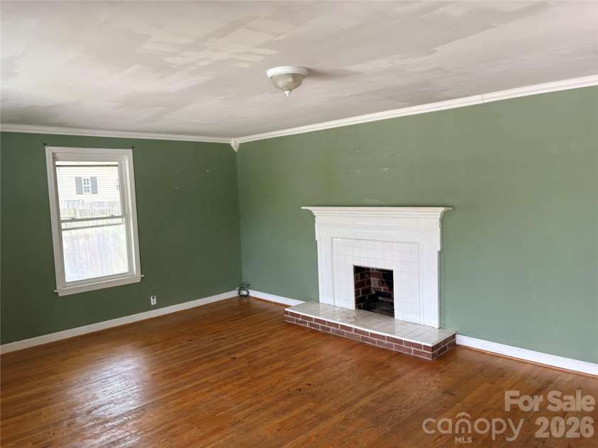 102 Minor Street, Kershaw, SC 29067.  MLS# CAR4415297, YatesRealty ID 44852. Living Rm
