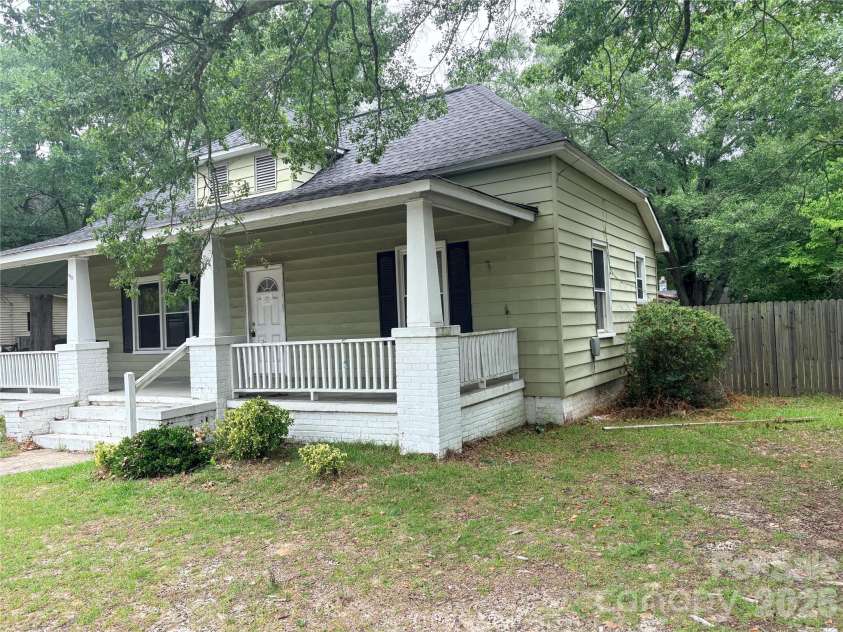 102 Minor Street, Kershaw, SC 29067.  MLS# CAR4415297, YatesRealty ID 44852. Side Right