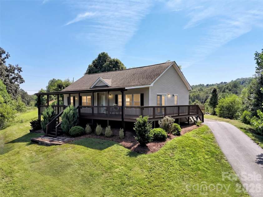 8 Worley Ridge Trail, Candler, NC 28715.  MLS# CAR4408018, YatesRealty ID 44854. 