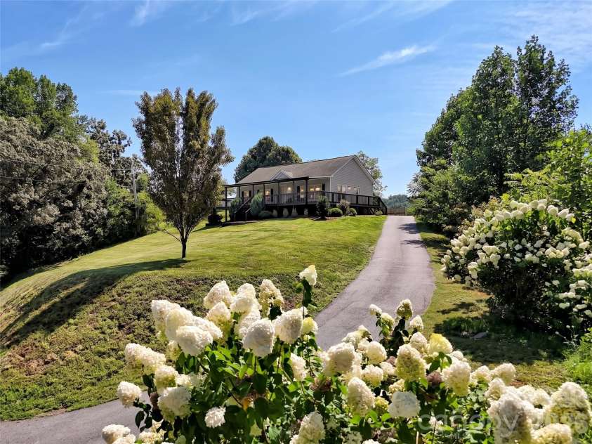 8 Worley Ridge Trail, Candler, NC 28715.  MLS# CAR4408018, YatesRealty ID 44854. 