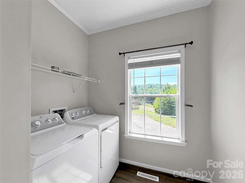 8 Worley Ridge Trail, Candler, NC 28715.  MLS# CAR4408018, YatesRealty ID 44854. 