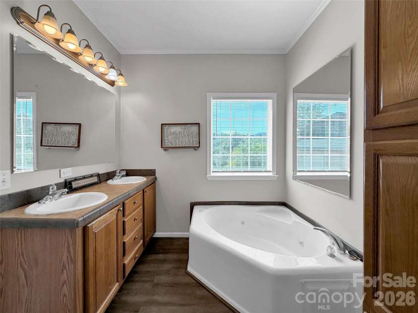 8 Worley Ridge Trail, Candler, NC 28715.  MLS# CAR4408018, YatesRealty ID 44854. 