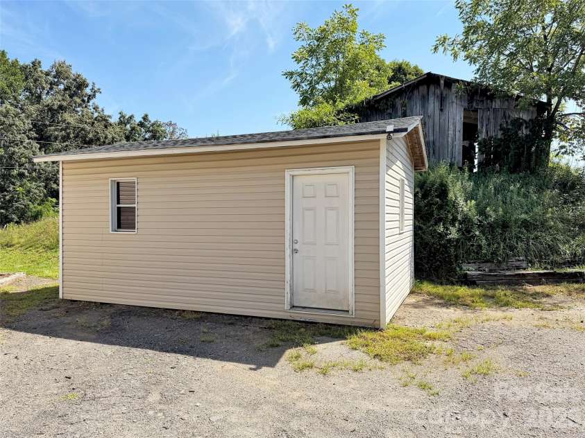 8 Worley Ridge Trail, Candler, NC 28715.  MLS# CAR4408018, YatesRealty ID 44854. 