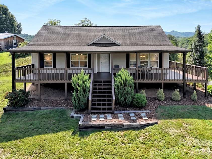 8 Worley Ridge Trail, Candler, NC 28715.  MLS# CAR4408018, YatesRealty ID 44854. 