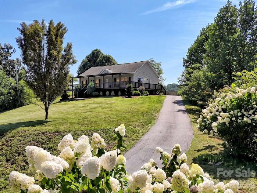 8 Worley Ridge Trail, Candler, NC 28715.  MLS# CAR4408018, YatesRealty ID 44854. 