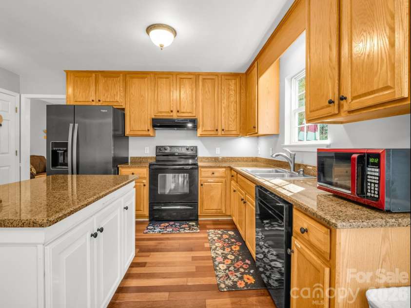 108 Nuthatch Trace, Brevard, NC 28712.  MLS# CAR4414298, YatesRealty ID 44856. 