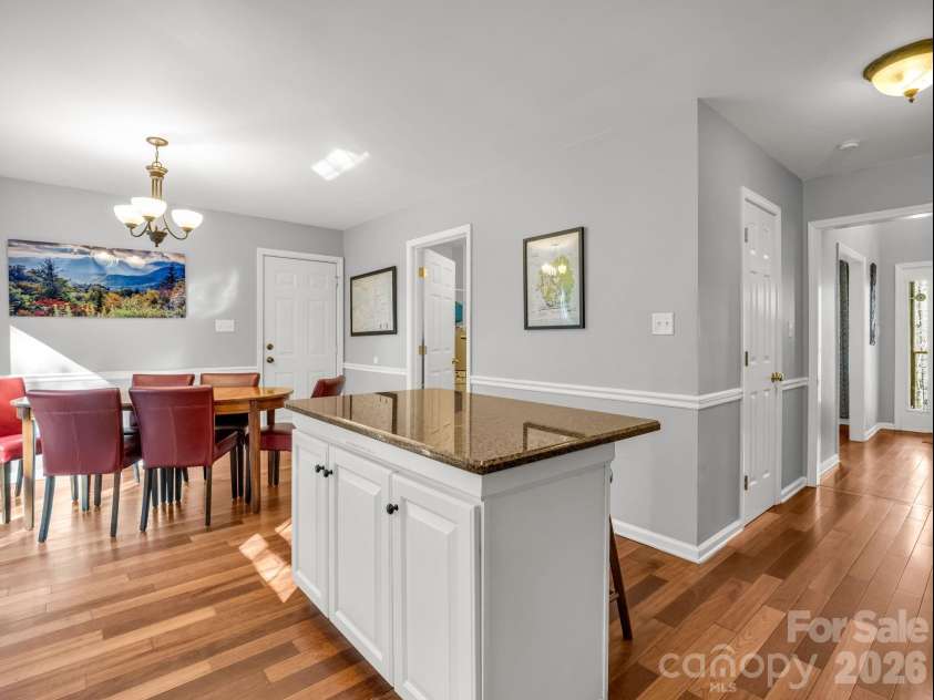 108 Nuthatch Trace, Brevard, NC 28712.  MLS# CAR4414298, YatesRealty ID 44856. 