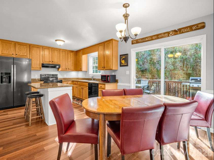 108 Nuthatch Trace, Brevard, NC 28712.  MLS# CAR4414298, YatesRealty ID 44856. 