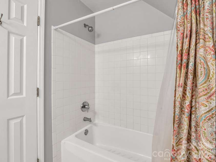 108 Nuthatch Trace, Brevard, NC 28712.  MLS# CAR4414298, YatesRealty ID 44856. 