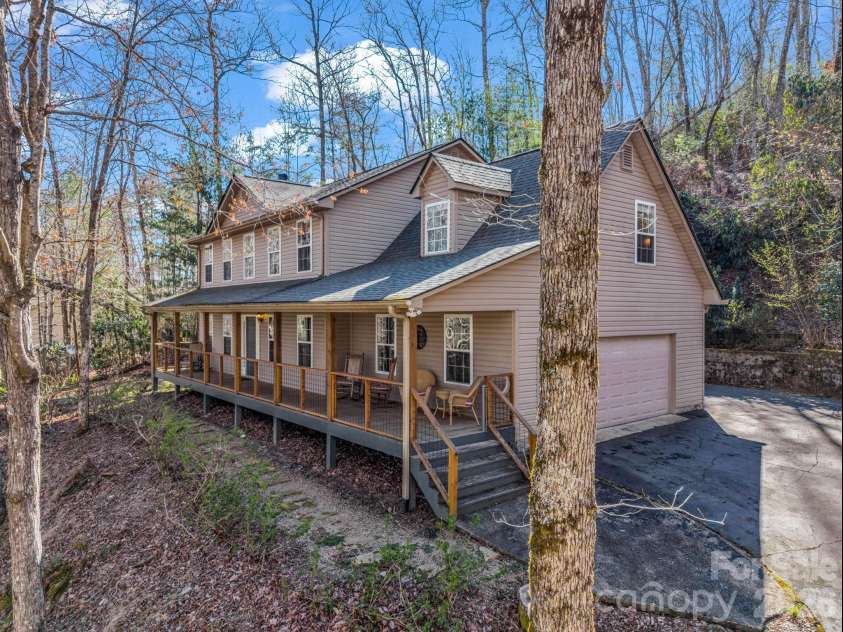 108 Nuthatch Trace, Brevard, NC 28712.  MLS# CAR4414298, YatesRealty ID 44856. 