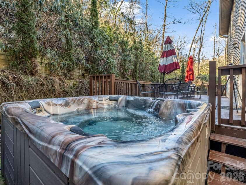 108 Nuthatch Trace, Brevard, NC 28712.  MLS# CAR4414298, YatesRealty ID 44856. 
