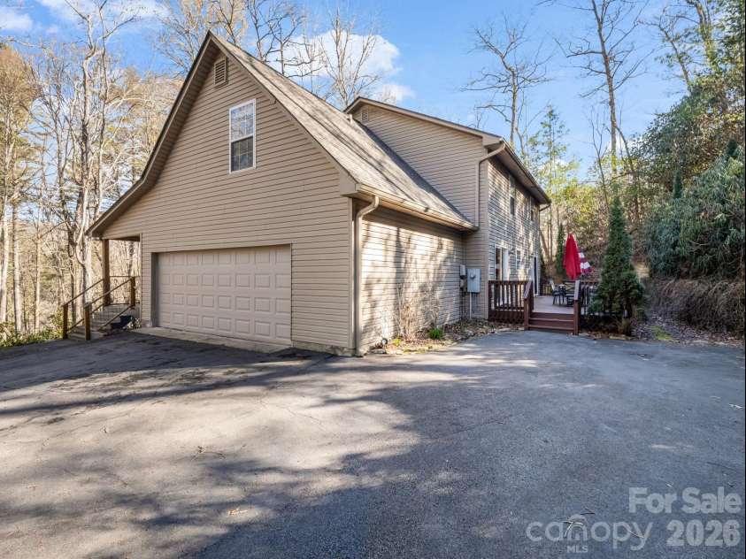 108 Nuthatch Trace, Brevard, NC 28712.  MLS# CAR4414298, YatesRealty ID 44856. 