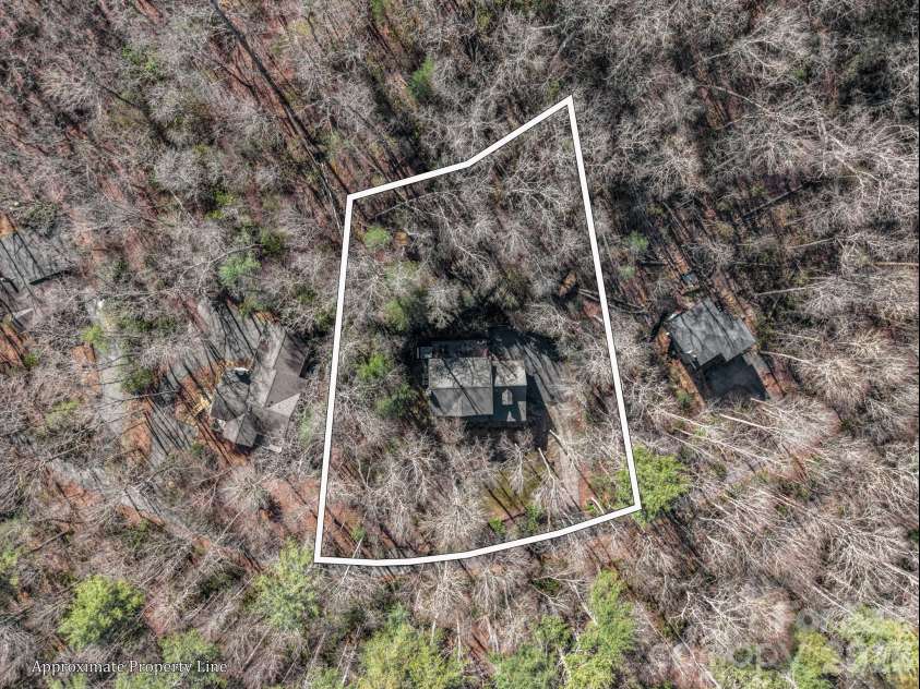 108 Nuthatch Trace, Brevard, NC 28712.  MLS# CAR4414298, YatesRealty ID 44856. 