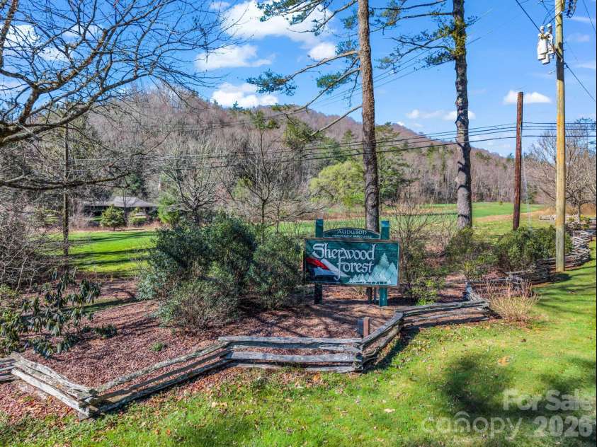 108 Nuthatch Trace, Brevard, NC 28712.  MLS# CAR4414298, YatesRealty ID 44856. 