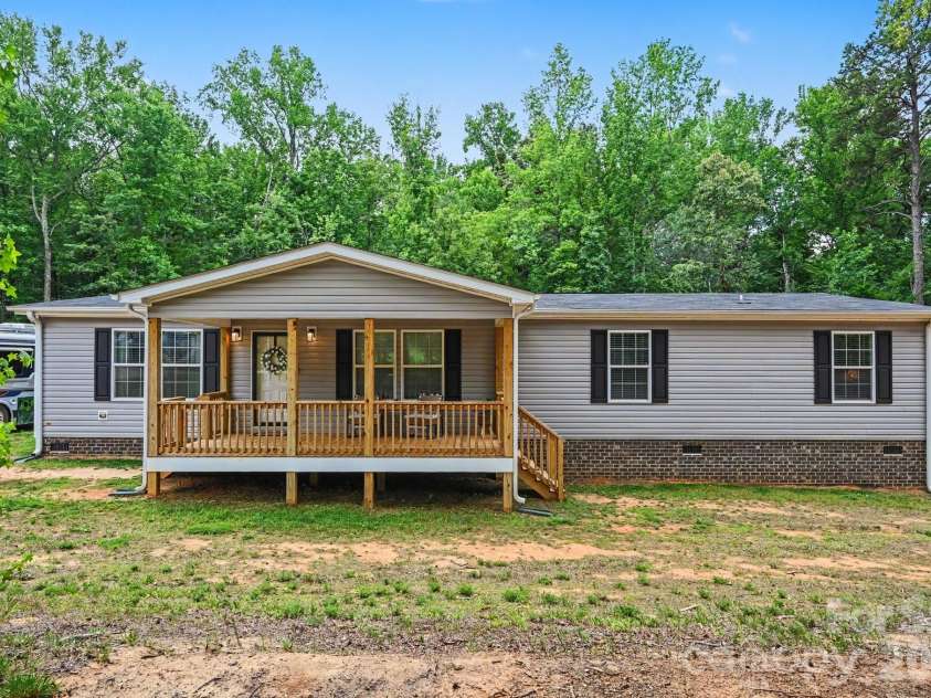 135 Elliot Drive, Salisbury, NC 28147.  MLS# CAR4414631, YatesRealty ID 44857. 