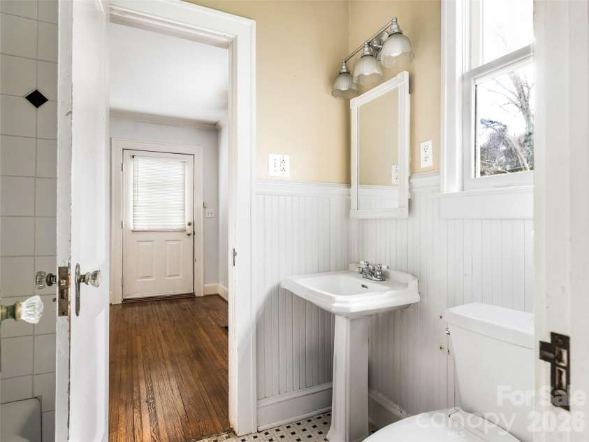 646 Marsh Road, Charlotte, NC 28209.  MLS# CAR4410641, YatesRealty ID 44858. Full Bathroom