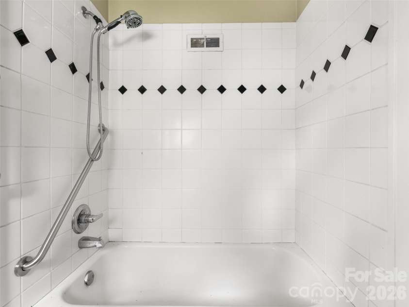 646 Marsh Road, Charlotte, NC 28209.  MLS# CAR4410641, YatesRealty ID 44858. Full Bathroom