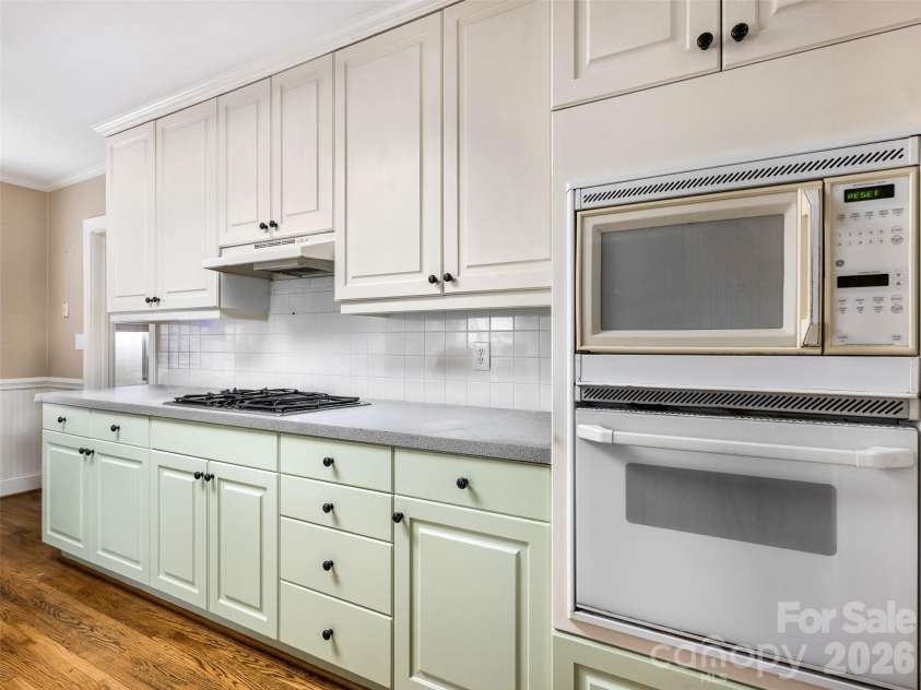 646 Marsh Road, Charlotte, NC 28209.  MLS# CAR4410641, YatesRealty ID 44858. Kitchen