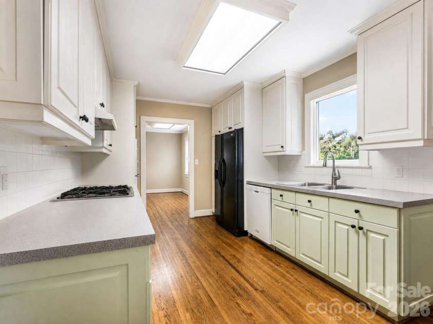 646 Marsh Road, Charlotte, NC 28209.  MLS# CAR4410641, YatesRealty ID 44858. Kitchen