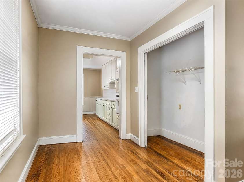 646 Marsh Road, Charlotte, NC 28209.  MLS# CAR4410641, YatesRealty ID 44858. Laundry