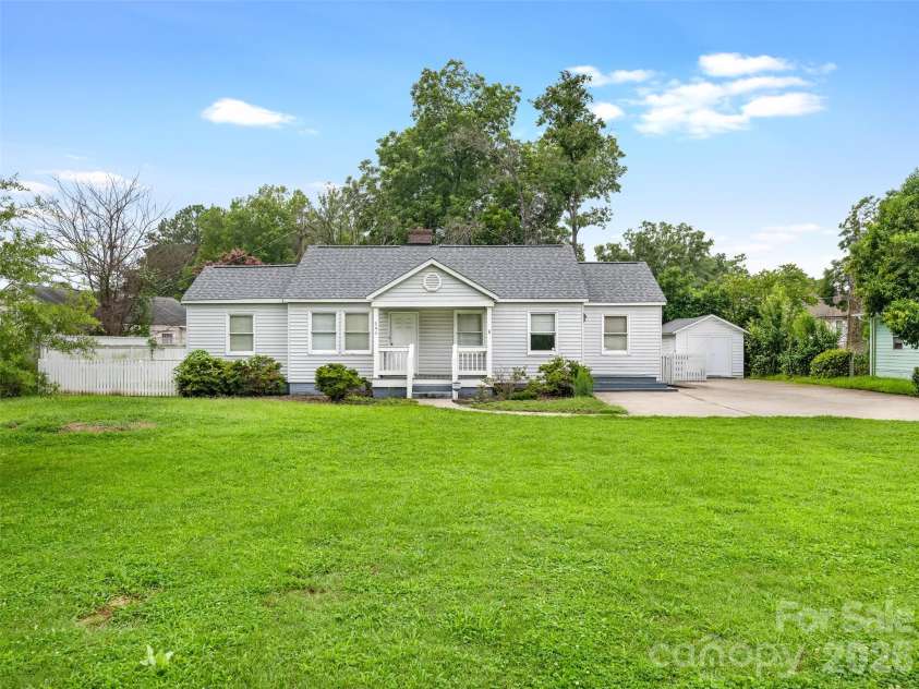 646 Marsh Road, Charlotte, NC 28209.  MLS# CAR4410641, YatesRealty ID 44858. Welcome Home - Sedgefield