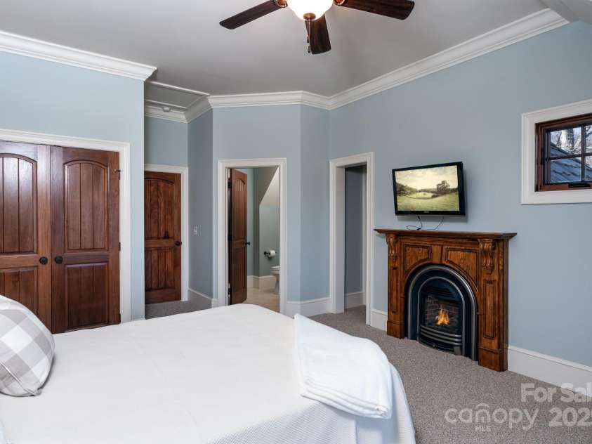 628 Rock Ledge Lane, Linville, NC 28646.  MLS# CAR4230974, YatesRealty ID 4486. 