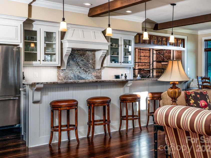 628 Rock Ledge Lane, Linville, NC 28646.  MLS# CAR4230974, YatesRealty ID 4486. Granite Counters, Gallery by Frigidaire Appliances Appliances