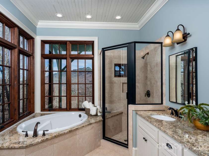 628 Rock Ledge Lane, Linville, NC 28646.  MLS# CAR4230974, YatesRealty ID 4486. Jacuzzi Tub in Lower Level Bath with a View