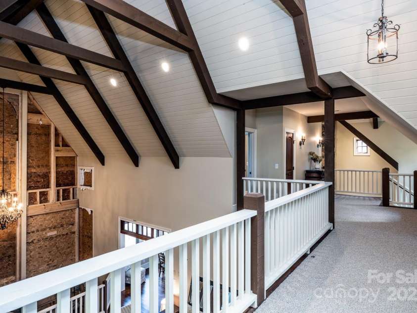 628 Rock Ledge Lane, Linville, NC 28646.  MLS# CAR4230974, YatesRealty ID 4486. Upper Level Walkway