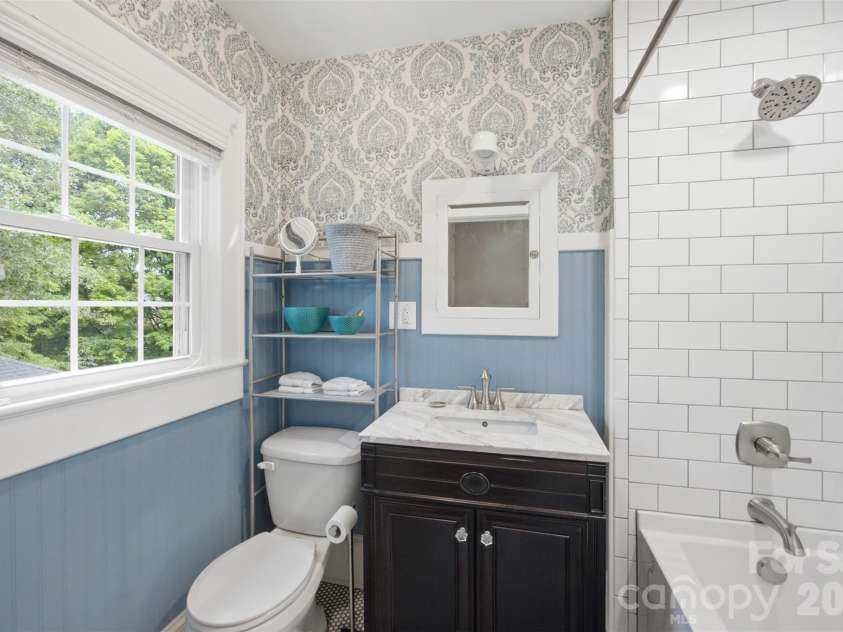105 Maple Street, Dallas, NC 28034.  MLS# CAR4411157, YatesRealty ID 44860. 