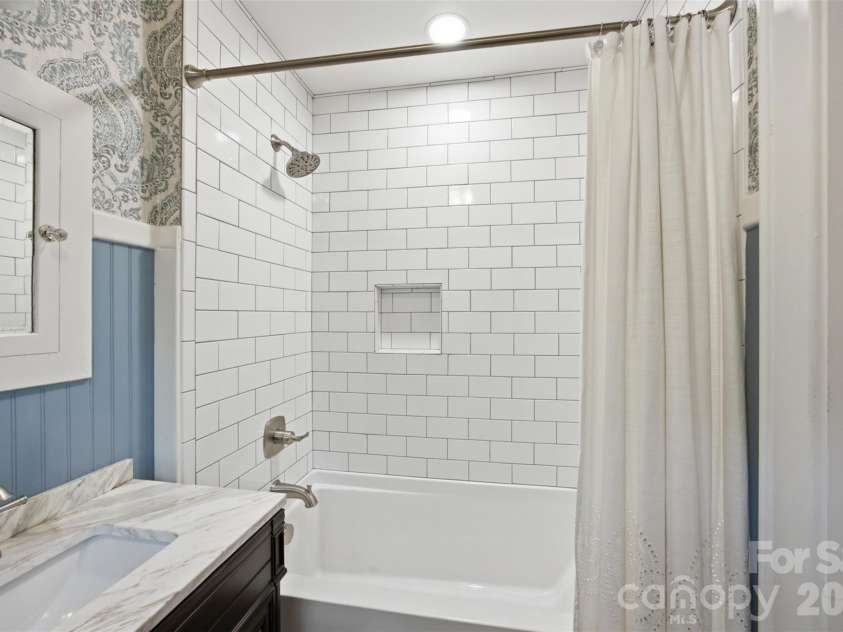 105 Maple Street, Dallas, NC 28034.  MLS# CAR4411157, YatesRealty ID 44860. 