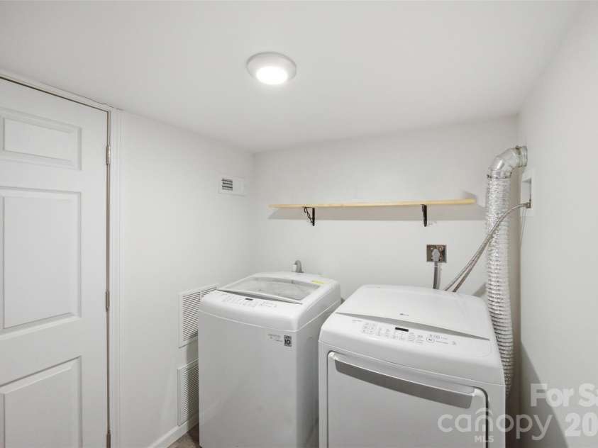 105 Maple Street, Dallas, NC 28034.  MLS# CAR4411157, YatesRealty ID 44860. 