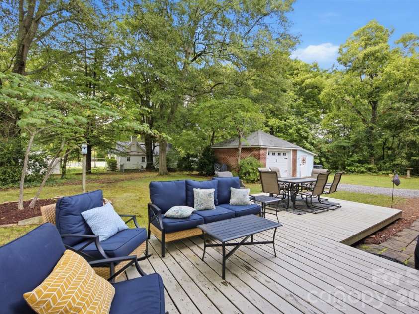 105 Maple Street, Dallas, NC 28034.  MLS# CAR4411157, YatesRealty ID 44860. 